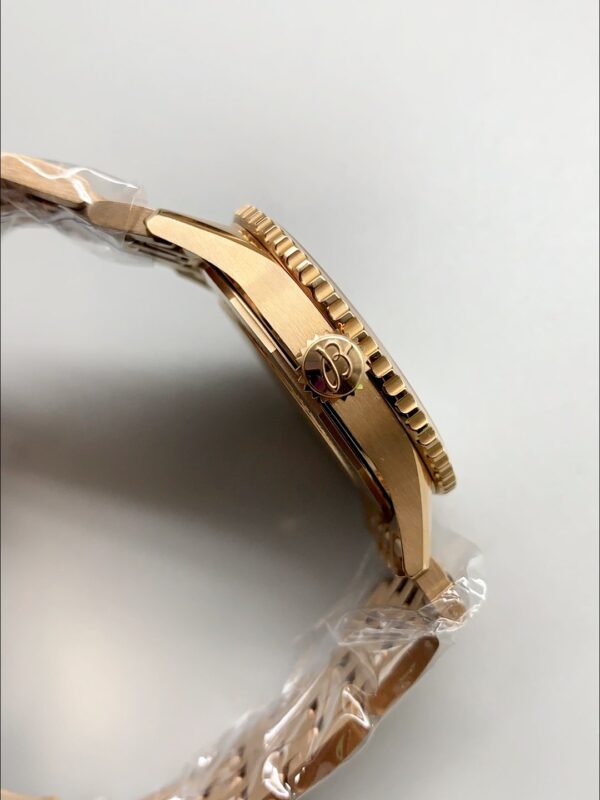 Breitling Navitimer, white dial, rose gold bracelet, model R17329F41G1R1 (1:1 Super Clone)