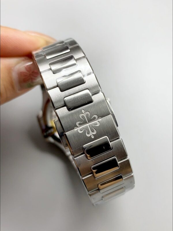 Patek Philippe Nautilus 7118 35MM Stainless Steel White Dial(1:1Super Clone)