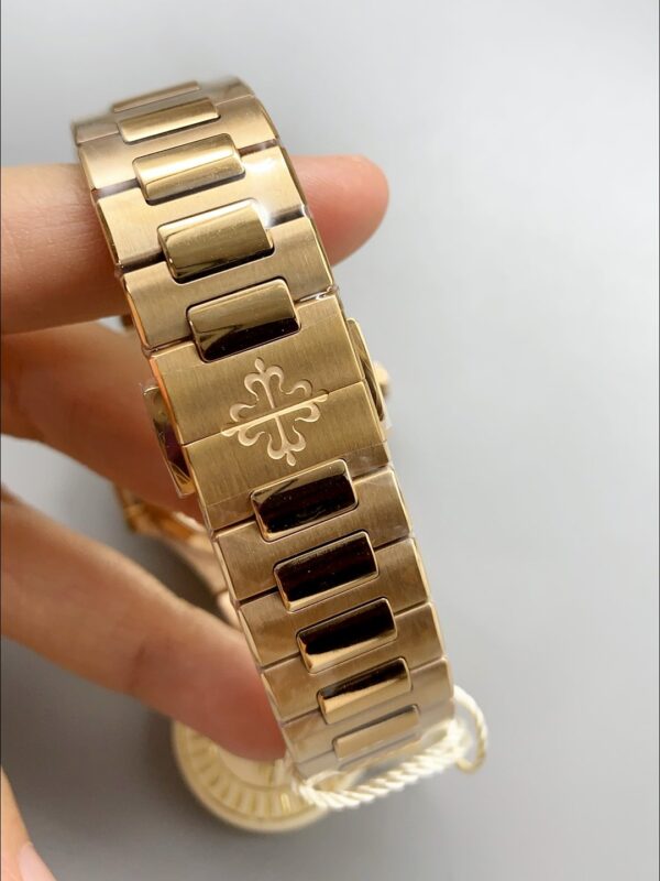 Patek Philippe Nautilus 7118/1200R-010 35MM Rose Gold(1:1 Super Clone)