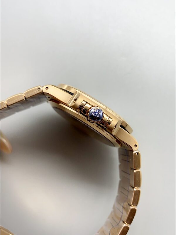 Patek Philippe Nautilus 7118R 35MM 1:1 Rose Gold White Dial (1:1Super Clone)