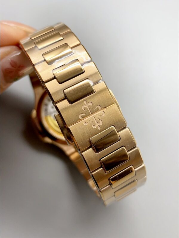 Patek Philippe Nautilus 7118R 35MM 1:1 Rose Gold White Dial (1:1Super Clone)