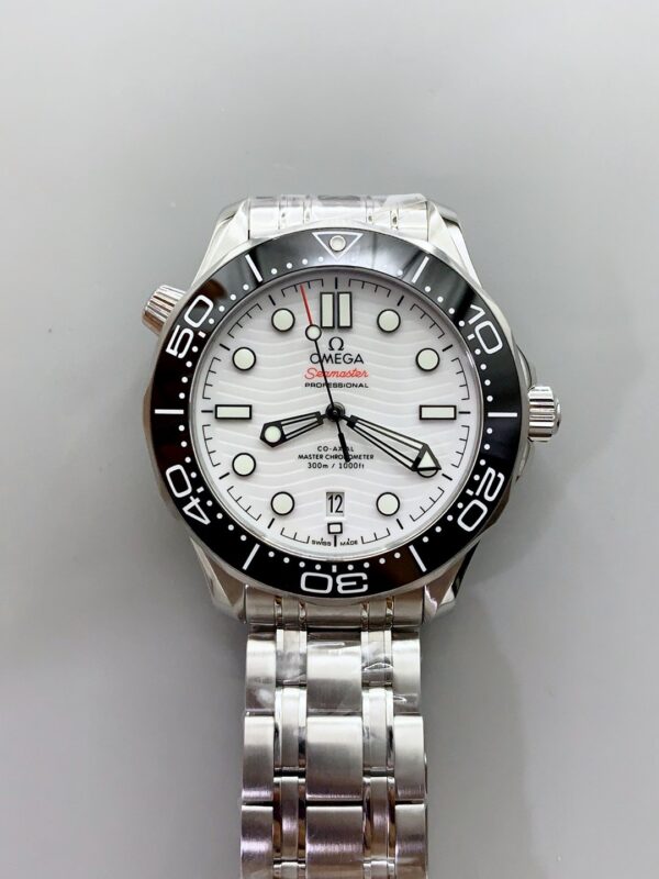 1:1 Superclone Omega Seamaster Diver 300M 42mm White Dial