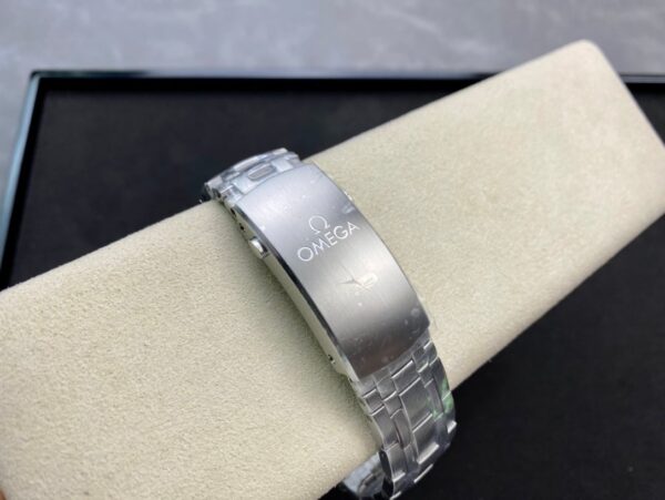 1:1 Superclone Omega Seamaster Diver 300M 42mm White Dial