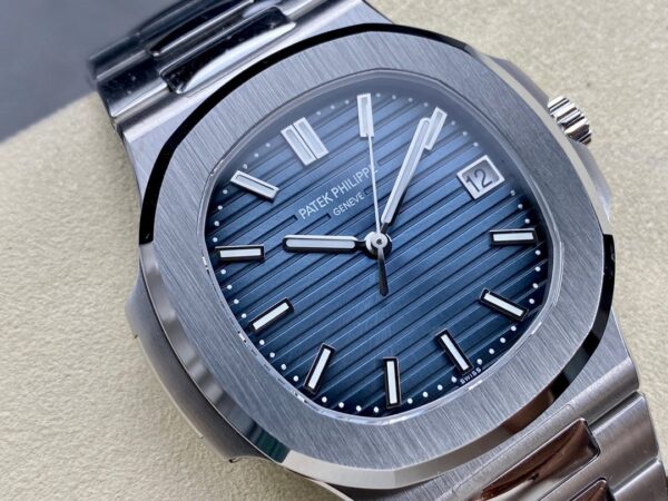 1:1 Superclone Patek Philippe 5811G Nautilus