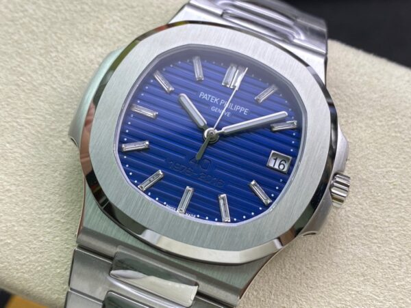 4d39d6_4e14fe52694e4023983114207666d580mv2.jpg Patek Philippe Nautilus 40th Anniversary Platinum Edition (Ref. 5711/1P)