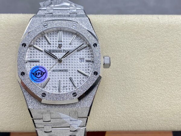 4d39d6_522a5b0f63844ea5a55e298a5d62d6ddmv2.jpg Audemars Piguet Royal Oak Frost 15410