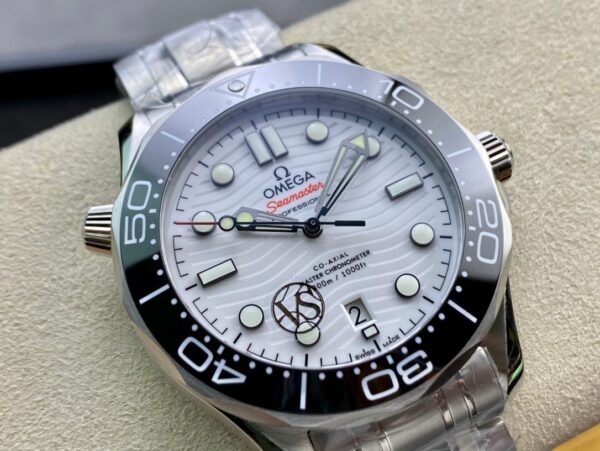 1:1 Superclone Omega Seamaster Diver 300M 42mm White Dial