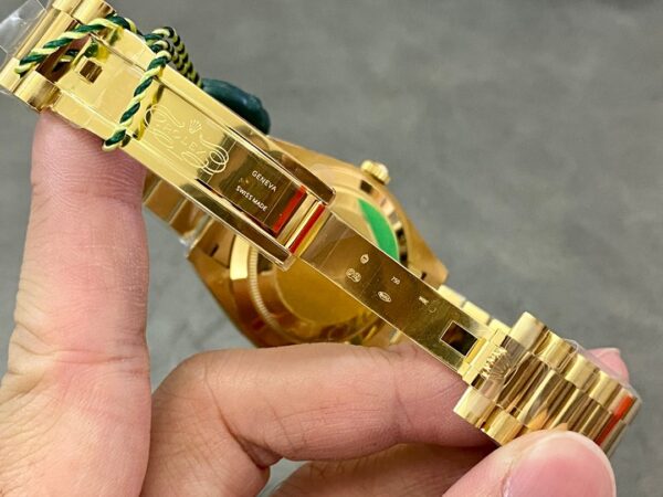 4d39d6_6e44ae0fe06842cca6a71e1e2a235cdcmv2.jpg Day Date Rolex Weekly Journal 18K Yellow Gold Plated counter weight