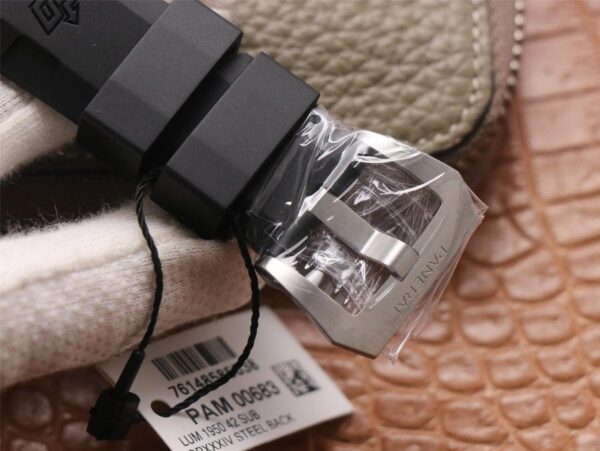 Panerai Luminor Submersible PAM 683- 1:1 Superclone