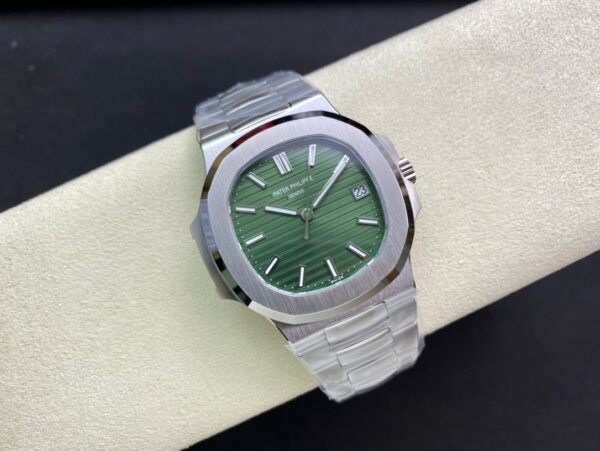 1:1 Superclone Patek Philippe 5711 Nautilus green