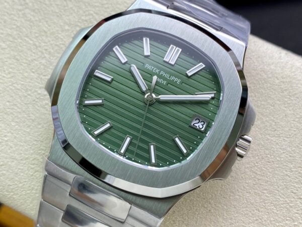 1:1 Superclone Patek Philippe 5711 Nautilus green