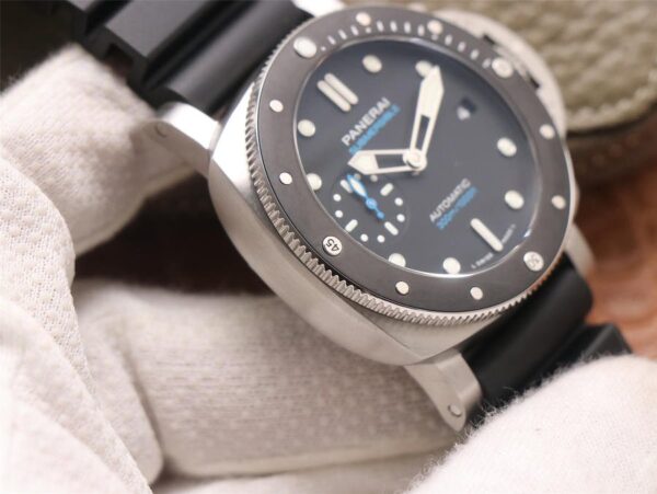 Panerai Luminor Submersible PAM 683- 1:1 Superclone