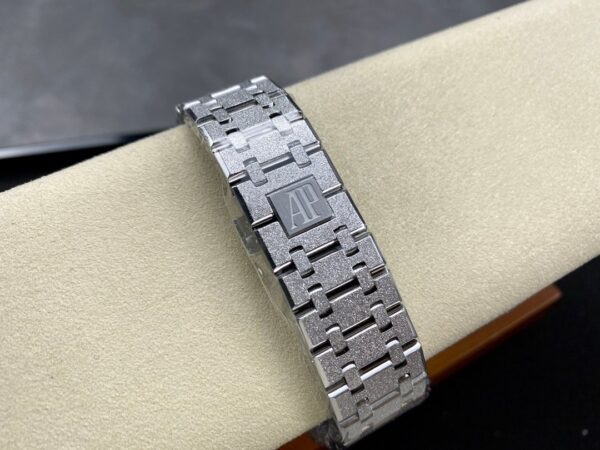 4d39d6_e086c5e6ec5c477e83232cd50051c594mv2.jpg Audemars Piguet Royal Oak Frost 15410