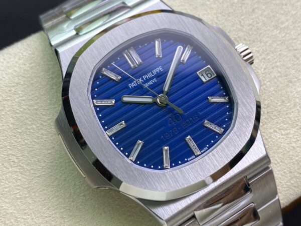 4d39d6_e4fe55766e8a4727aa968b7e6b9ca280mv2.jpg Patek Philippe Nautilus 40th Anniversary Platinum Edition (Ref. 5711/1P)