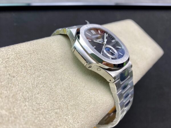 1:1 Superclone Patek Philippe Nautilus Annual Calendar 5726