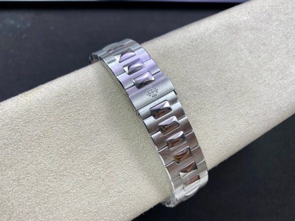 Patek Philippe Nautilus 5711 diamond-studded